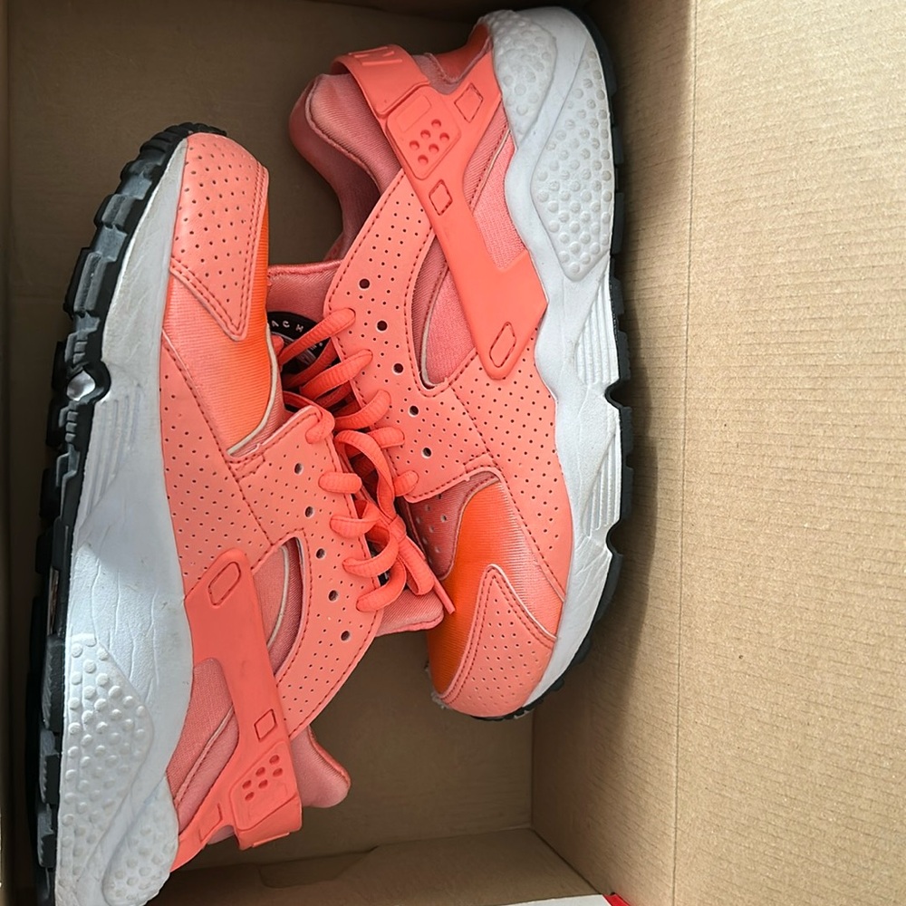 NIKE HUARACHE